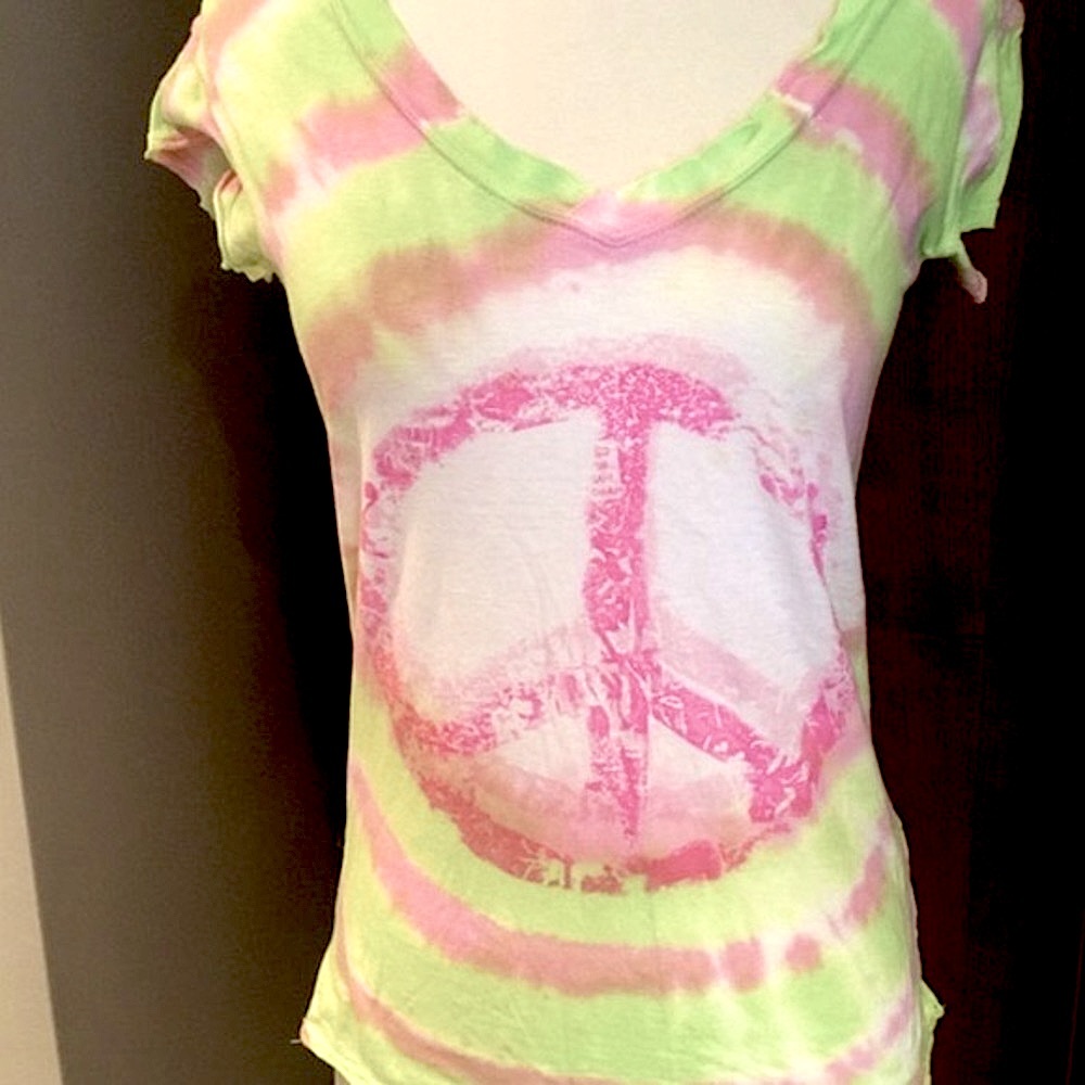 Freeze Vintage Distressed 90s/Y2K Tie Dye
Peace Sign Scoop Neck T-Shirt